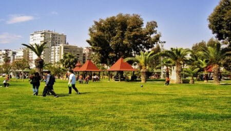 Mersin’de Deprem Yaraları Sarılıyor, Piknik Sezonu Açıldı
