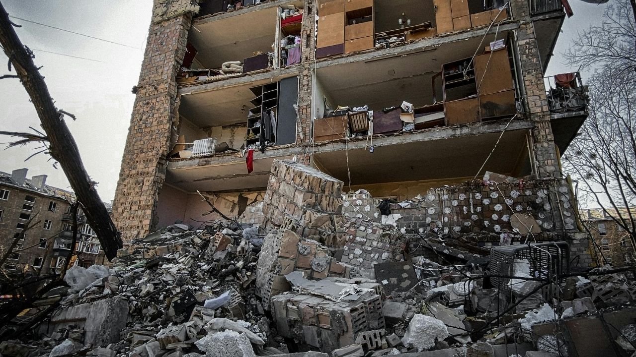 Prof. Dr. Şener Üşümezsoy 