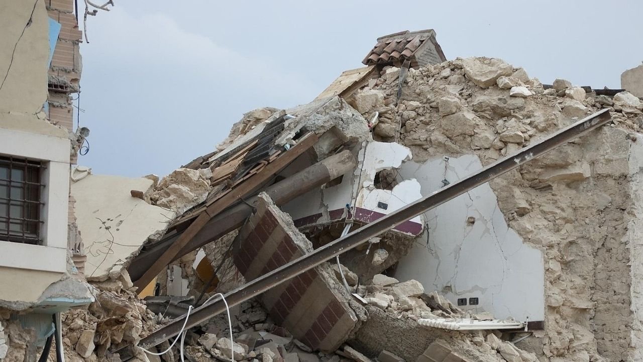 Afganistan’da 5.9 Büyüklüğünde Deprem