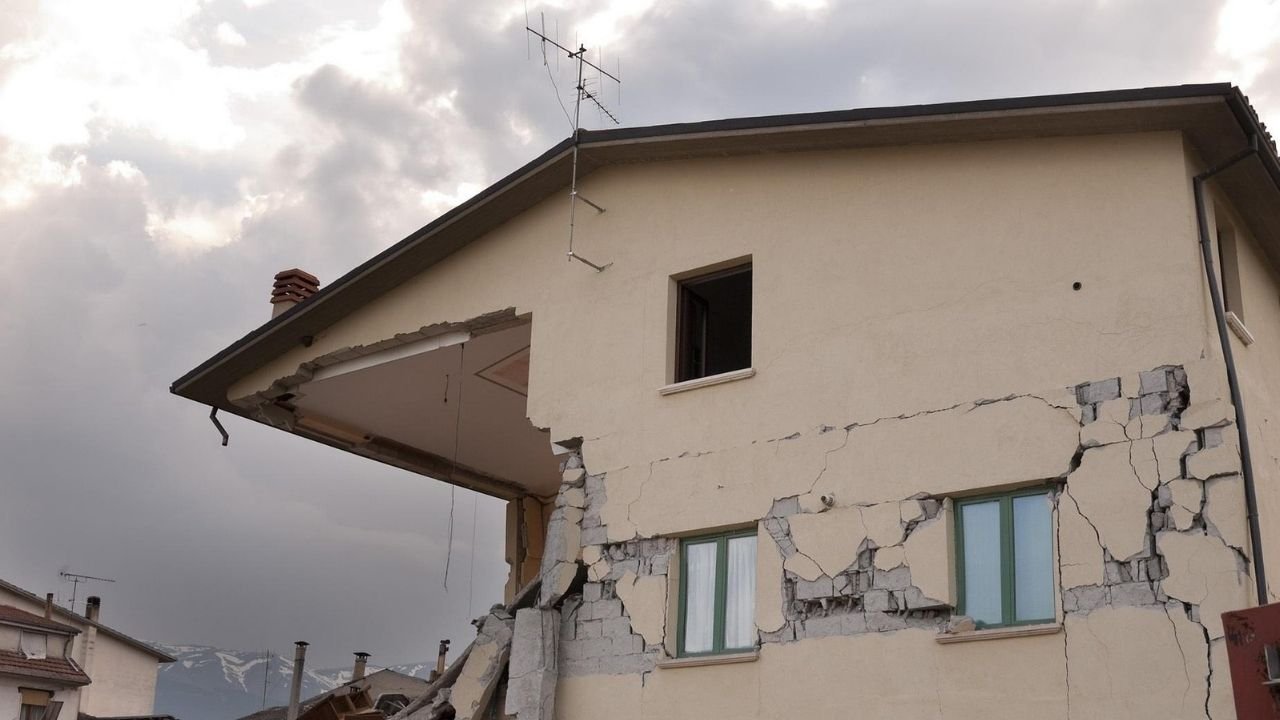 Van’da 5.2 Büyüklüğünde Deprem 