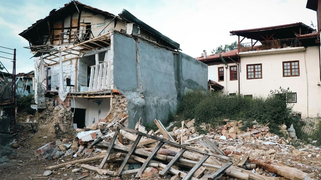 Öncü Deprem
